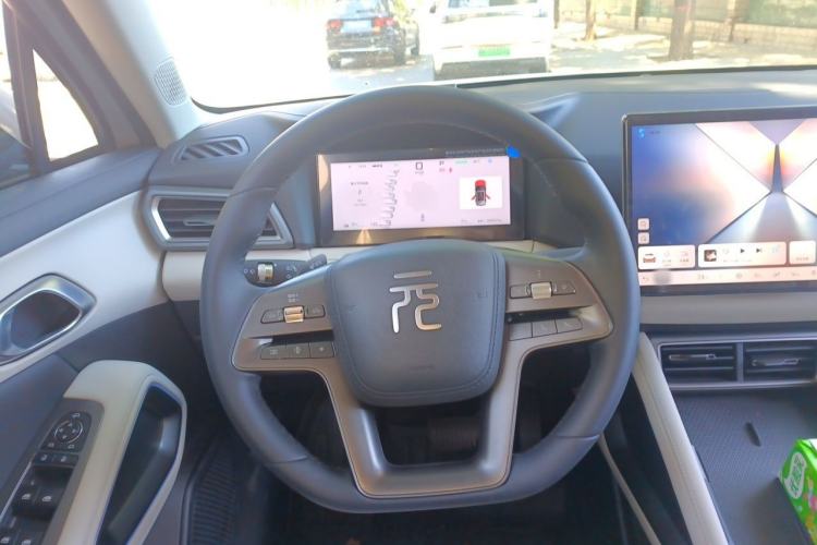 Used BYD Yuan UP 2025 Intelligent Driving Version 401 KM Dynamic Edition Steering Wheel