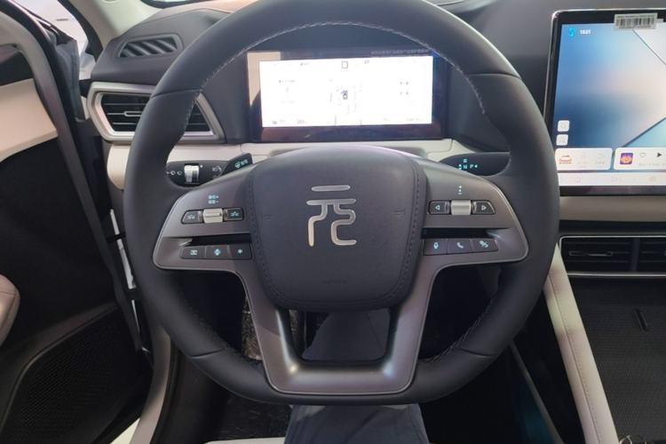 Used BYD Yuan UP 2025 Intelligent Driving Version 401 KM Dynamic Edition Steering Wheel