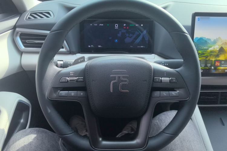 Used BYD Yuan UP 2025 Intelligent Driving Version 401 KM Dynamic Edition Steering Wheel