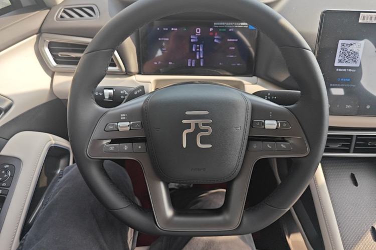 Used BYD Yuan UP 2025 Intelligent Driving Version 401 KM Dynamic Edition Steering Wheel