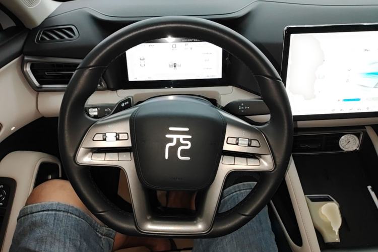 Used BYD Yuan UP 2025 Intelligent Driving Version 401 KM Dynamic Edition Steering Wheel