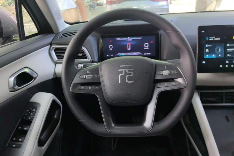 Used BYD Yuan UP 2025 Model 301KM Leading Version Steering Wheel