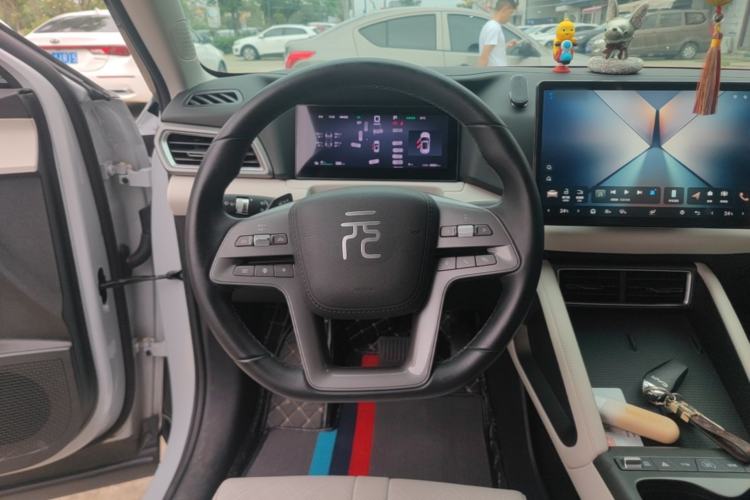 Used BYD Yuan UP 2025 Intelligent Driving Version 401 KM Dynamic Edition Steering Wheel