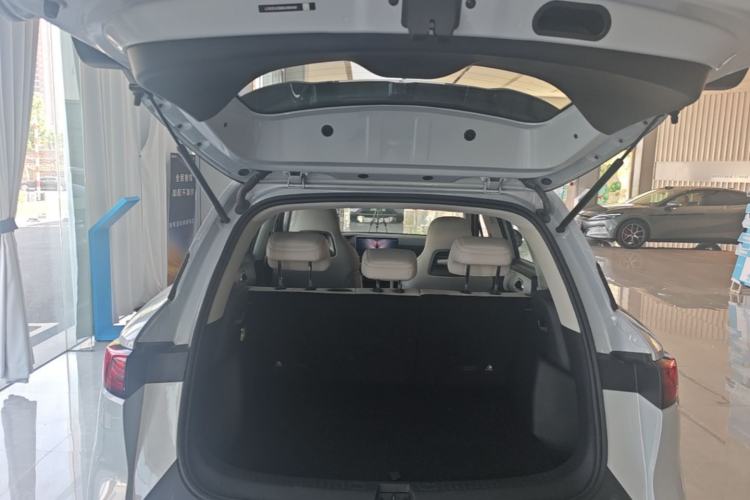 Used BYD Yuan UP 2025 Intelligent Driving Version 401 km Leading Edition Trunk