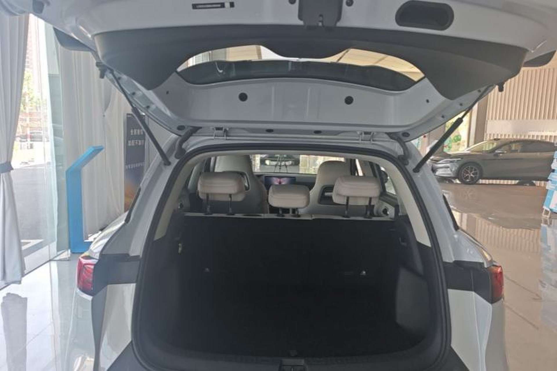 Used BYD Yuan UP 2025 Intelligent Driving Version 401 km Leading Edition Trunk