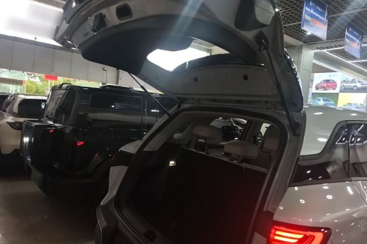 Used BYD Yuan UP 2025 Model 301KM Leading Version Trunk