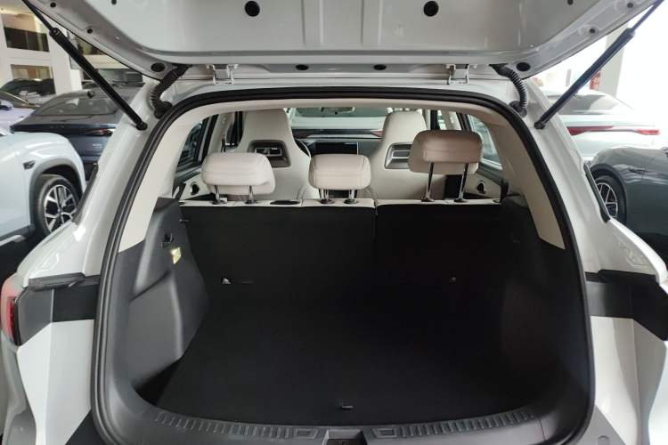 Used BYD Yuan UP 2025 Intelligent Driving Version 401 km Leading Edition Trunk
