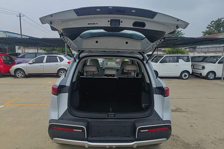 Used BYD Yuan UP 2025 Model 301KM Leading Version Trunk