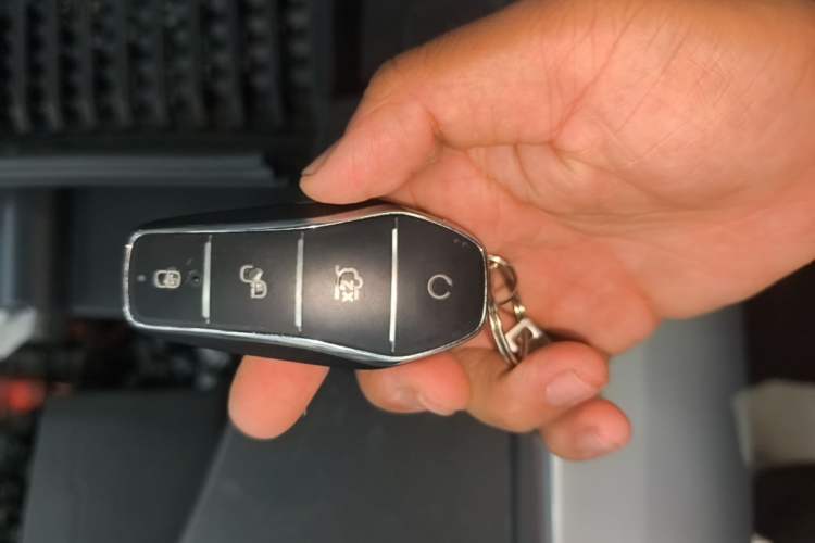 Used BYD Yuan UP 2025 Model 301KM Leading Version Vehicle Key