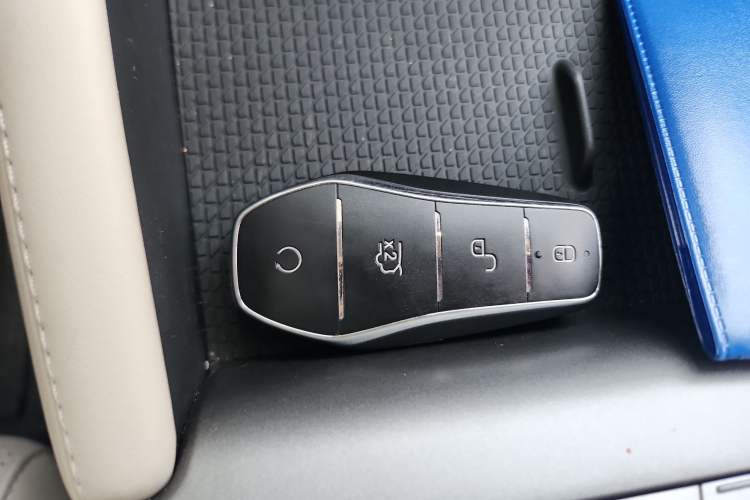 Used BYD Yuan UP 2025 Intelligent Driving Version 401 KM Dynamic Edition Vehicle Key