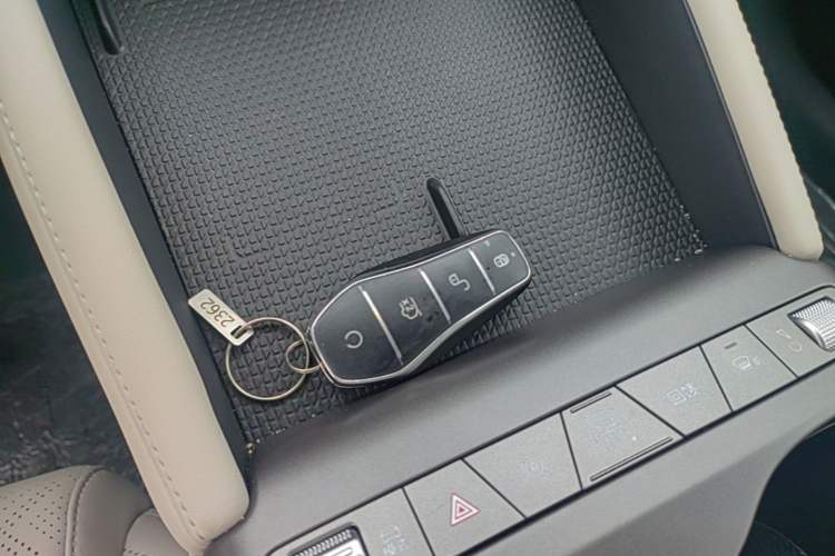 Used BYD Yuan UP 2025 Model 301KM Leading Version Vehicle Key
