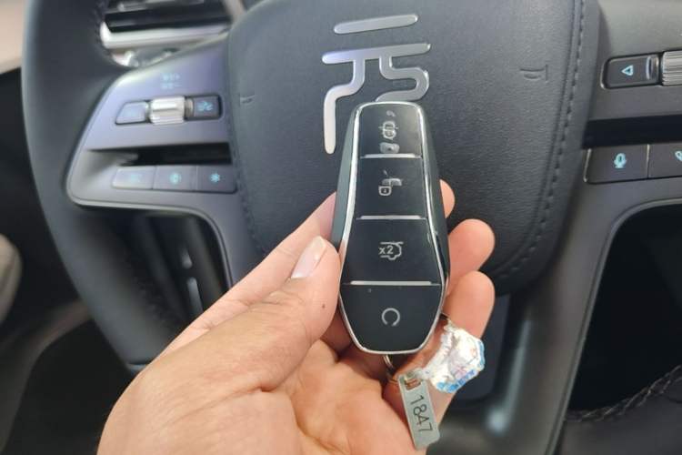Used BYD Yuan UP 2025 Intelligent Driving Version 401 KM Dynamic Edition Vehicle Key