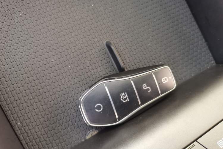 Used BYD Yuan UP 2025 Intelligent Driving Version 401 KM Dynamic Edition Vehicle Key