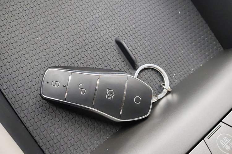 Used BYD Yuan UP 2025 Intelligent Driving Version 401 KM Dynamic Edition Vehicle Key