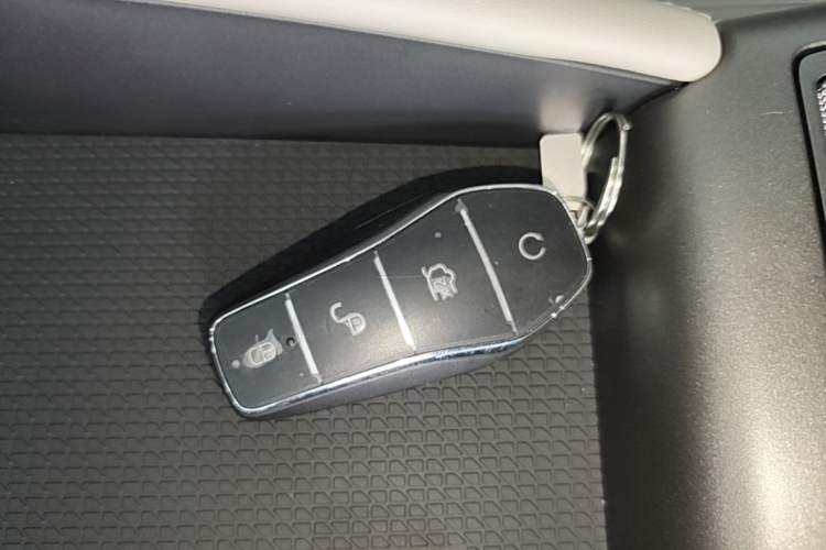 Used BYD Yuan UP 2025 Model 301KM Leading Version Vehicle Key
