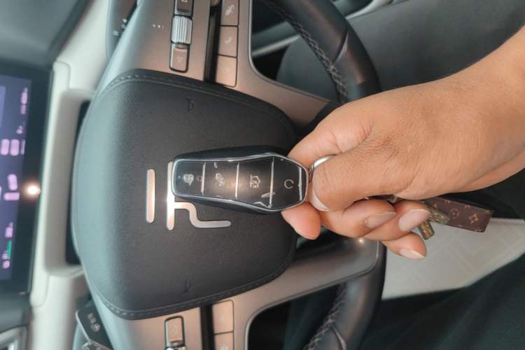 Used BYD Yuan UP 2025 Intelligent Driving Version 401 KM Dynamic Edition Vehicle Key