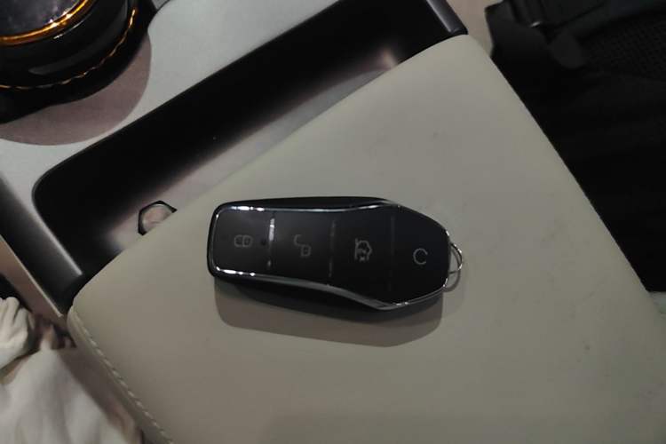 Used BYD Yuan UP 2025 Intelligent Driving Version 401 KM Dynamic Edition Vehicle Key
