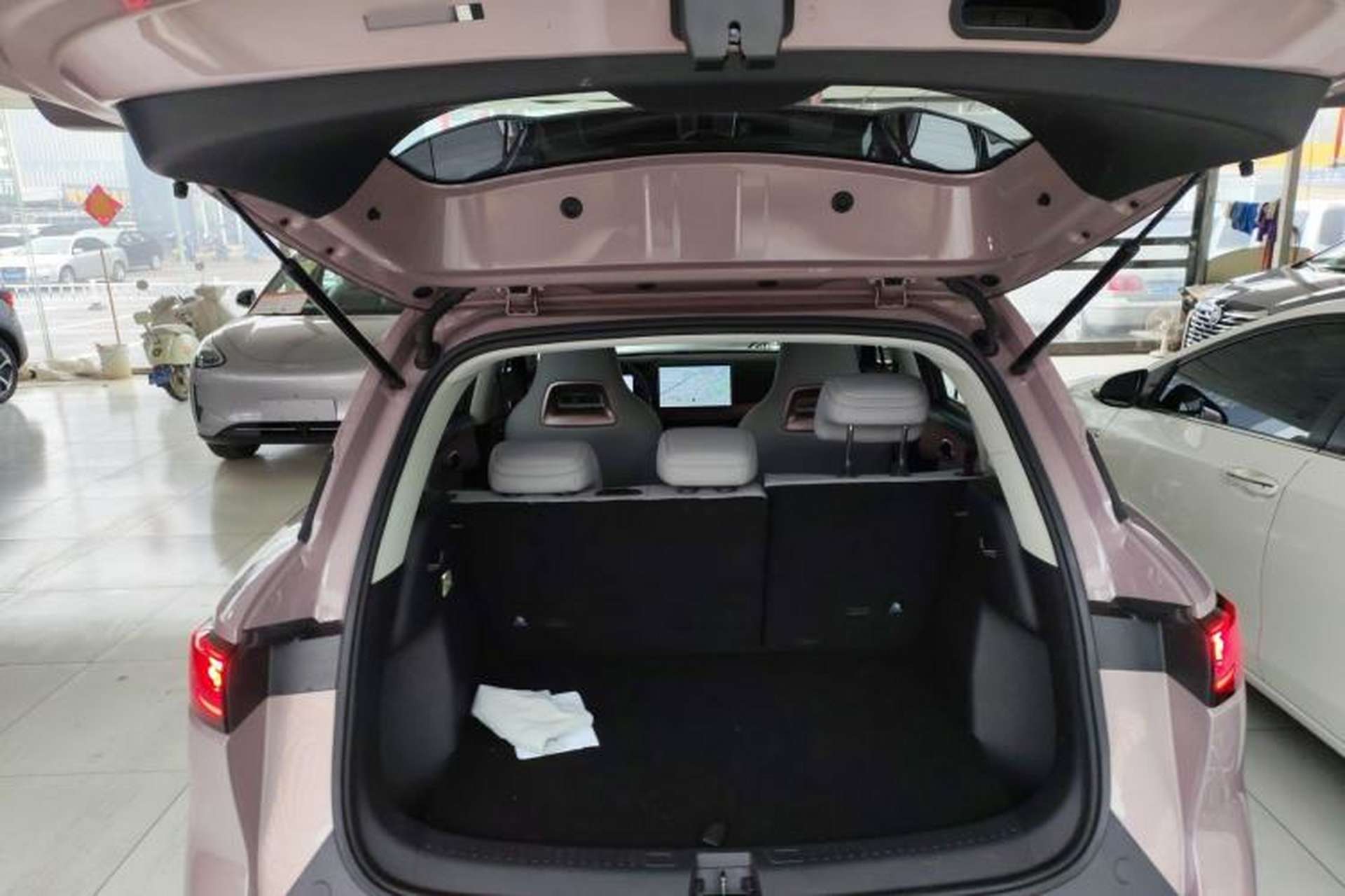 Used BYD Yuan UP 2025 Intelligent Driving Version 401 km Beyond-Range Edition Trunk