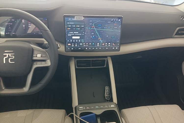 Used BYD Yuan UP 2025 Intelligent Driving Version 401 KM Dynamic Edition Audio And AC Panel