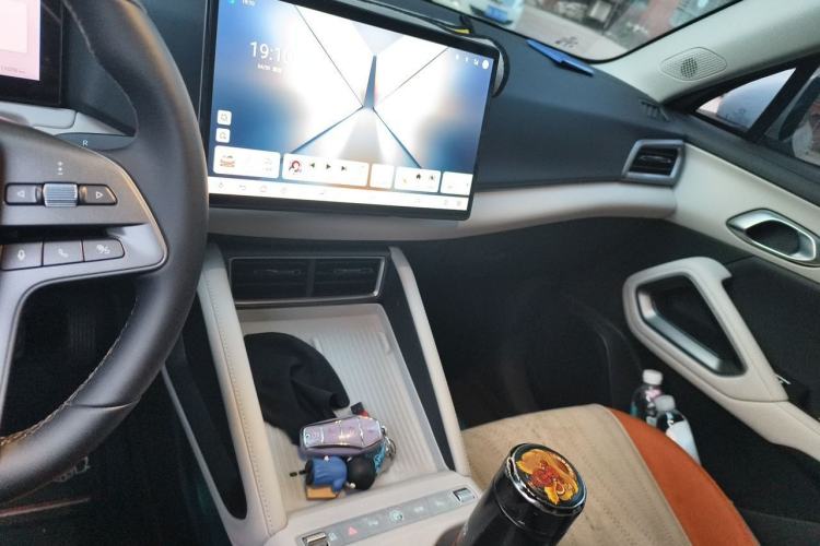 Used BYD Yuan UP 2025 Intelligent Driving Version 401 KM Dynamic Edition Audio And AC Panel