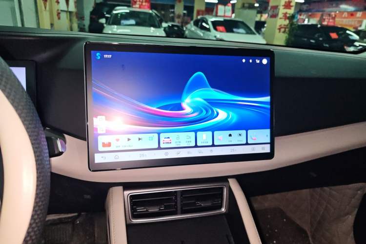 Used BYD Yuan UP 2025 Intelligent Driving Version 401 KM Dynamic Edition Audio And AC Panel