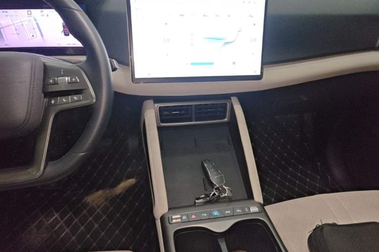 Used BYD Yuan UP 2025 Intelligent Driving Version 401 KM Dynamic Edition Audio And AC Panel