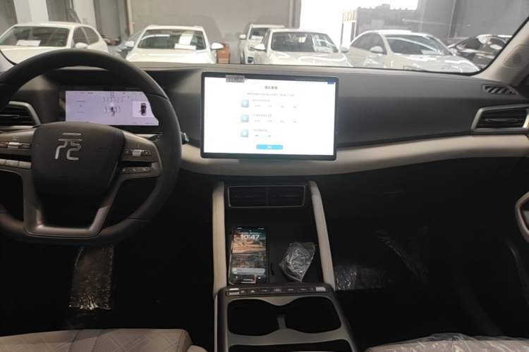 Used BYD Yuan UP 2025 Intelligent Driving Version 401 KM Dynamic Edition Audio And AC Panel