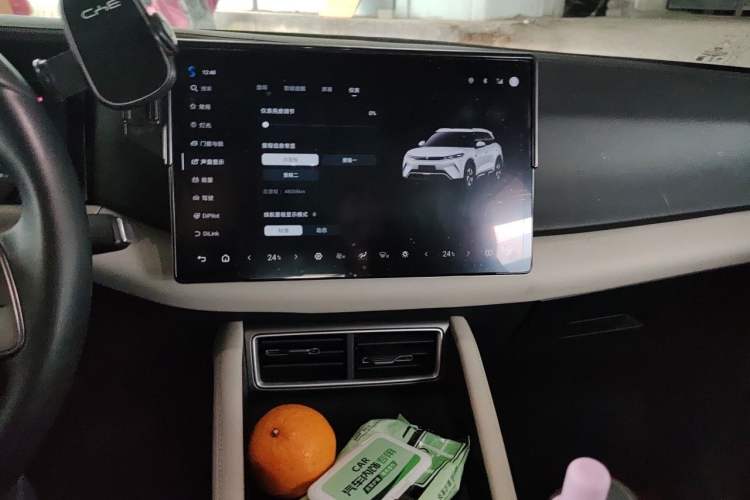 Used BYD Yuan UP 2025 Intelligent Driving Version 401 KM Dynamic Edition Audio And AC Panel