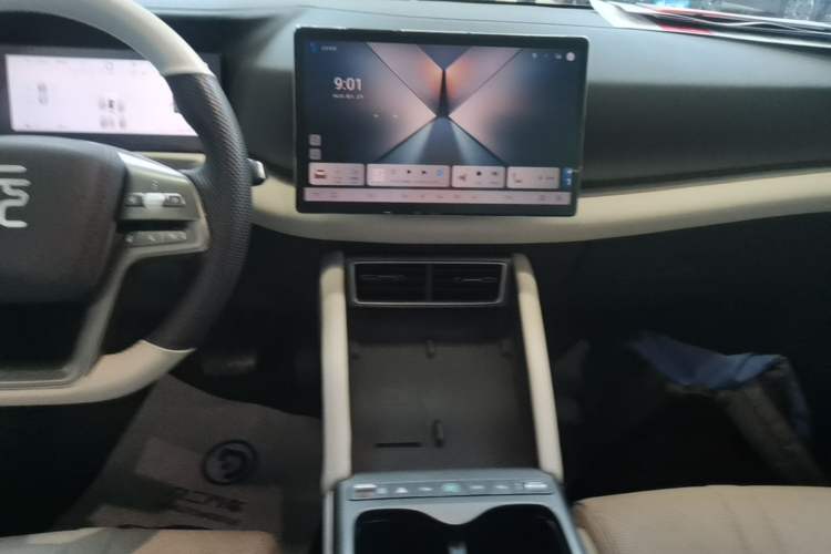 Used BYD Yuan UP 2025 Intelligent Driving Version 401 km Leading Edition Audio And AC Panel