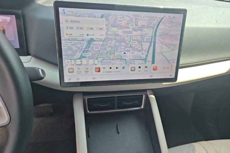 Used BYD Yuan UP 2025 Intelligent Driving Version 401 KM Dynamic Edition Audio And AC Panel