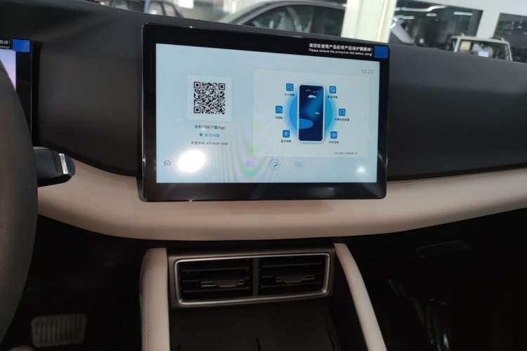 Used BYD Yuan UP 2025 Model 301KM Leading Version Audio And AC Panel