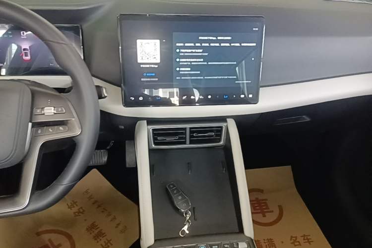Used BYD Yuan UP 2025 Intelligent Driving Version 401 KM Dynamic Edition Audio And AC Panel