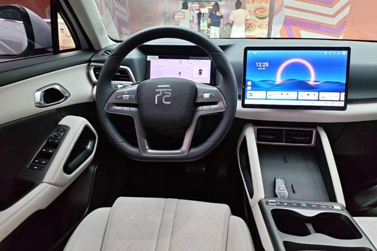 Used BYD Yuan UP 2025 Intelligent Driving Version 401 KM Dynamic Edition Audio And AC Panel