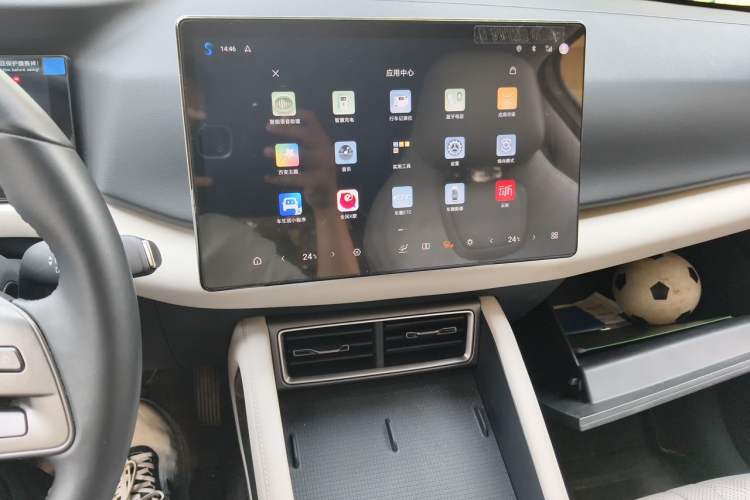 Used BYD Yuan UP 2025 Intelligent Driving Version 401 KM Dynamic Edition Audio And AC Panel