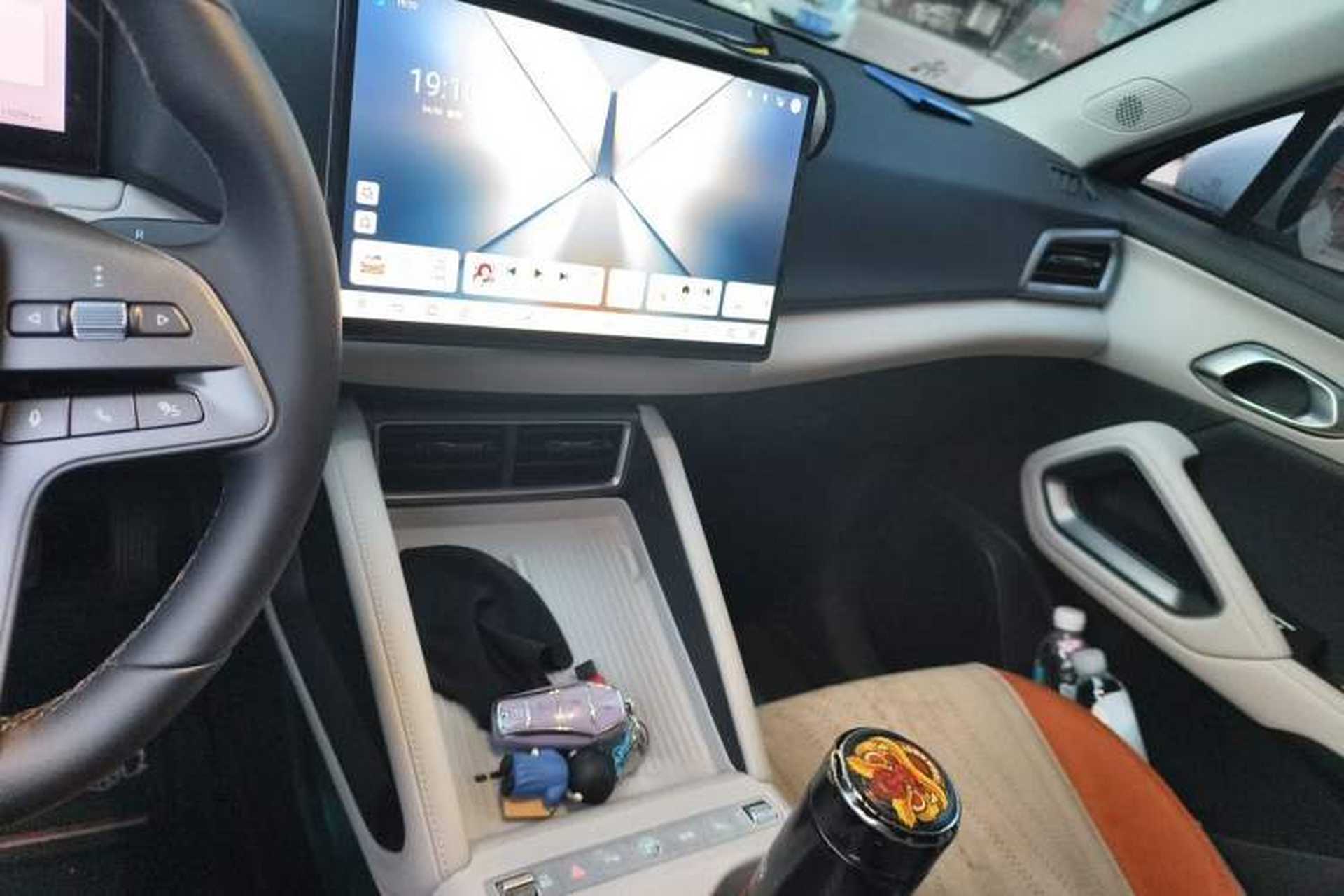Used BYD Yuan UP 2025 Intelligent Driving Version 401 KM Dynamic Edition Audio And AC Panel