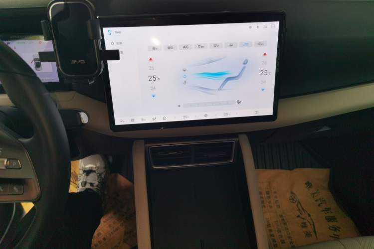 Used BYD Yuan UP 2025 Intelligent Driving Version 401 KM Dynamic Edition Audio And AC Panel