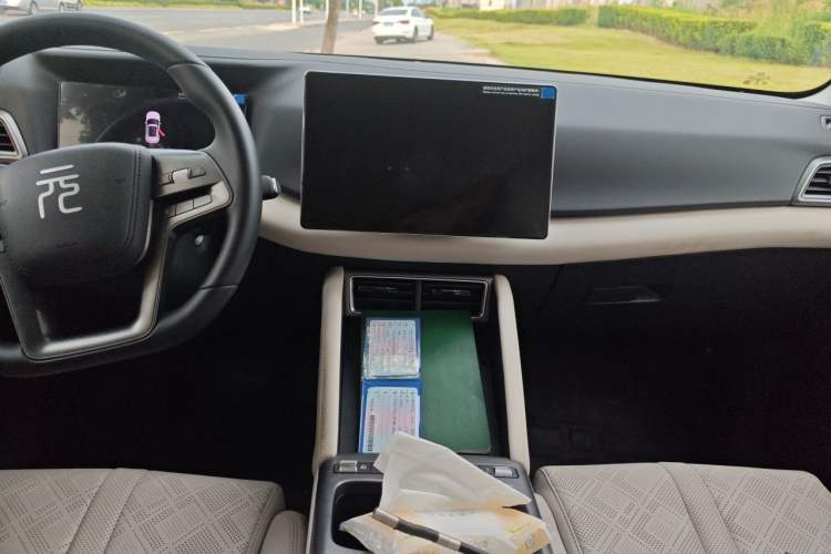 Used BYD Yuan UP 2025 Intelligent Driving Version 401 KM Dynamic Edition Audio And AC Panel