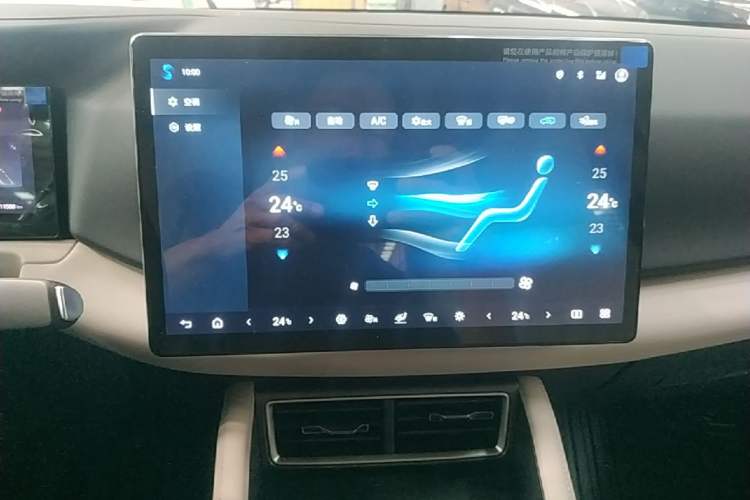 Used BYD Yuan UP 2025 Intelligent Driving Version 401 km Leading Edition Audio And AC Panel