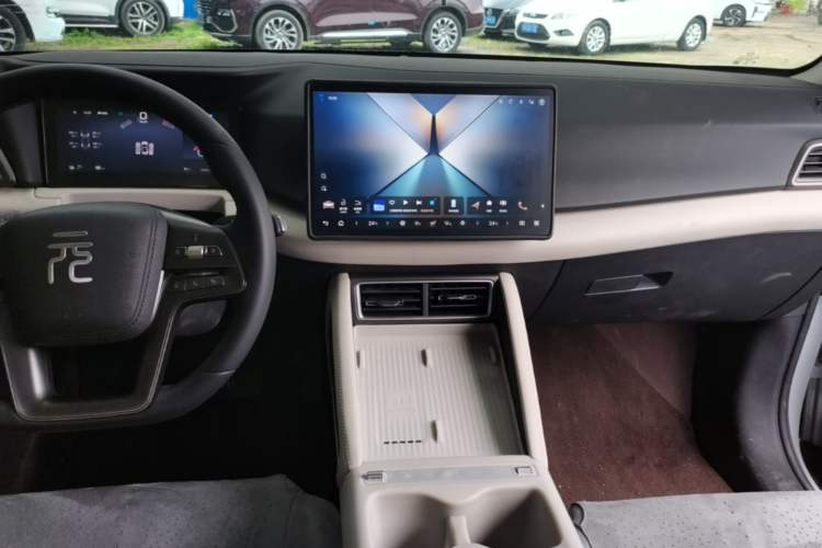 Used BYD Yuan UP 2025 Intelligent Driving Version 401 KM Dynamic Edition Audio And AC Panel