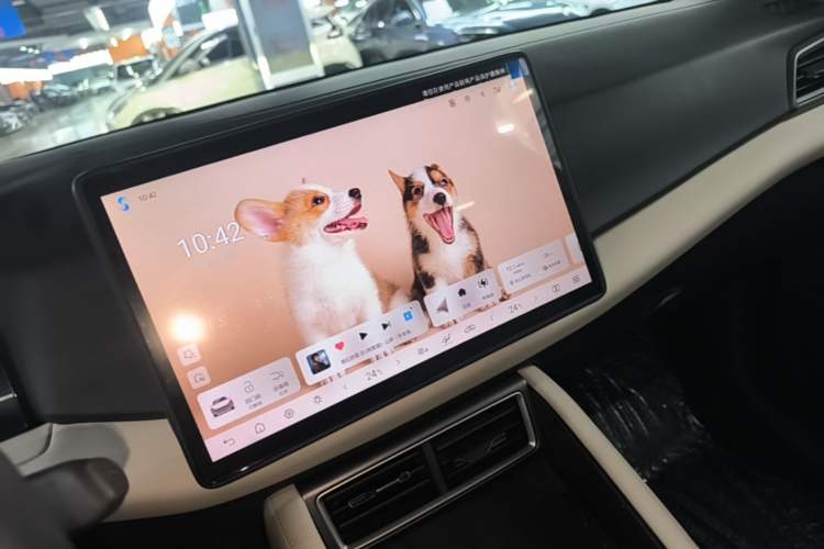 Used BYD Yuan UP 2025 Intelligent Driving Version 401 km Leading Edition Audio And AC Panel