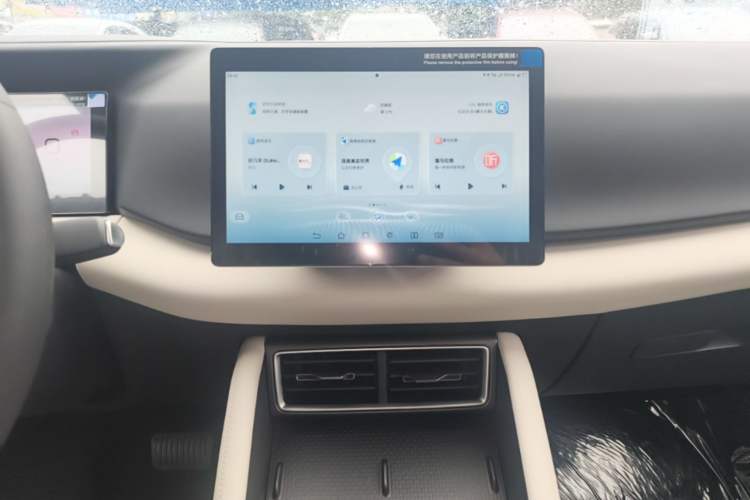 Used BYD Yuan UP 2025 Model 301KM Leading Version Audio And AC Panel