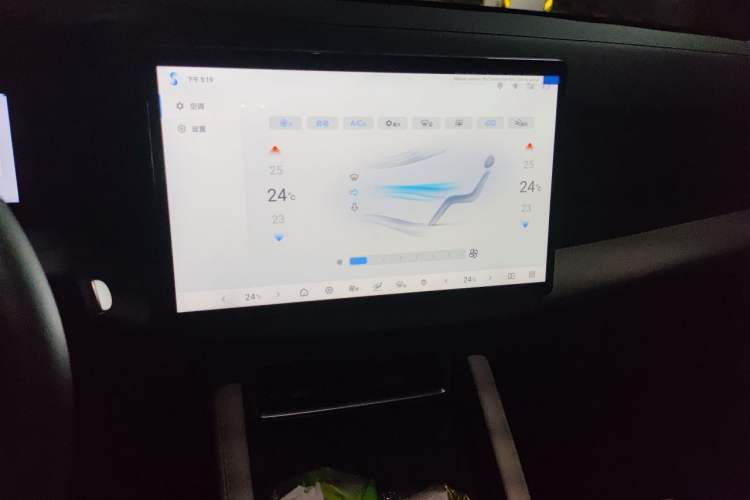 Used BYD Yuan UP 2025 Intelligent Driving Version 401 KM Dynamic Edition Audio And AC Panel