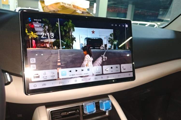 Used BYD Yuan UP 2025 Intelligent Driving Version 401 km Leading Edition Audio And AC Panel