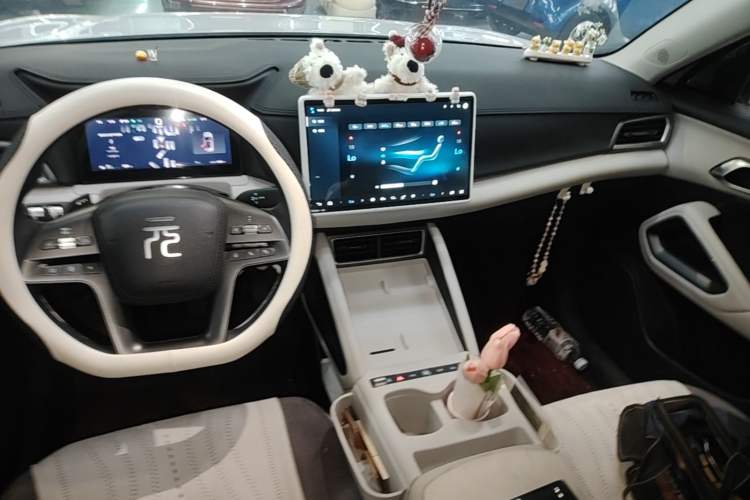 Used BYD Yuan UP 2025 Intelligent Driving Version 401 km Leading Edition Audio And AC Panel