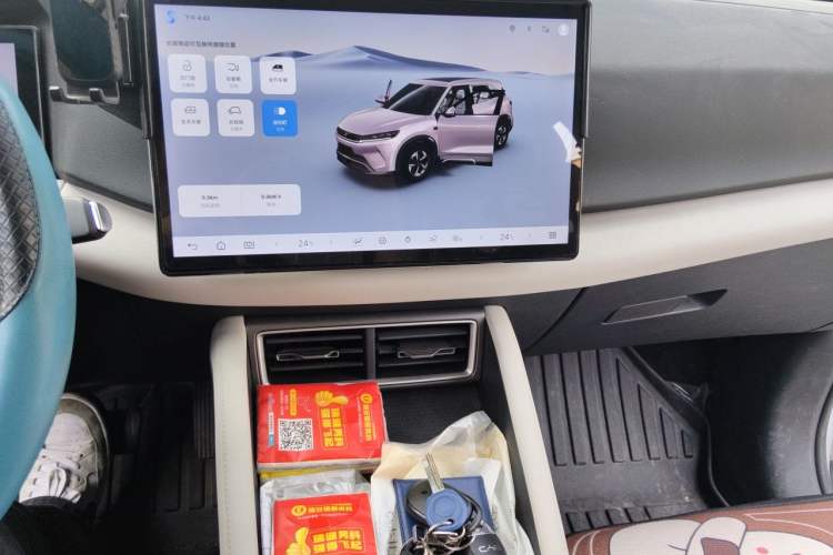 Used BYD Yuan UP 2025 Intelligent Driving Version 401 KM Dynamic Edition Audio And AC Panel