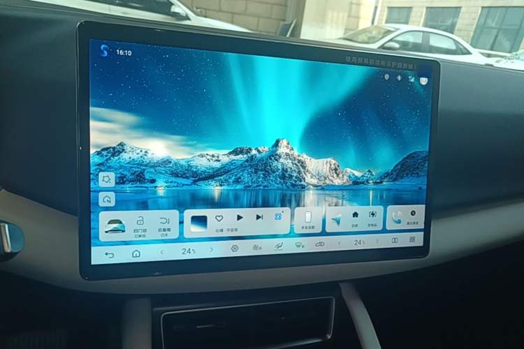 Used BYD Yuan UP 2025 Intelligent Driving Version 401 KM Dynamic Edition Audio And AC Panel
