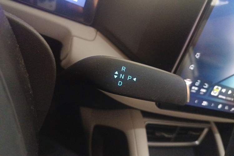 Used BYD Yuan UP 2025 Intelligent Driving Version 401 km Leading Edition Audio And AC Panel