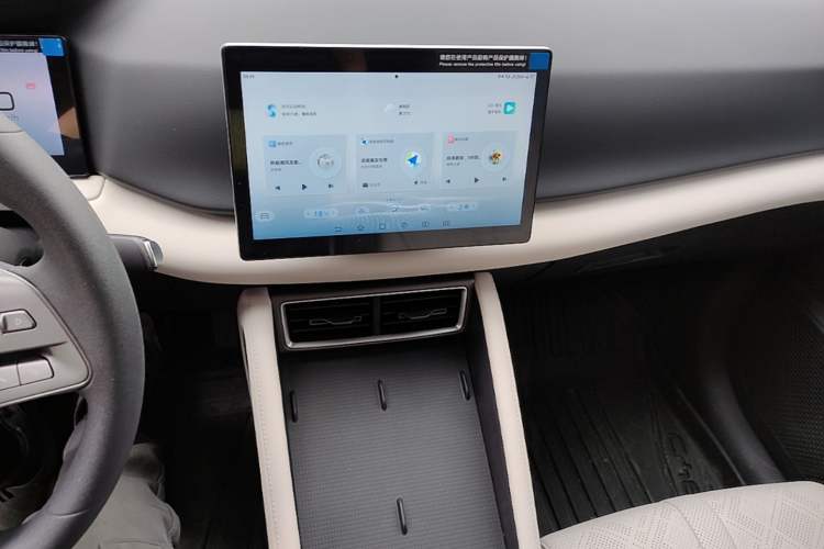 Used BYD Yuan UP 2025 Model 301KM Leading Version Audio And AC Panel