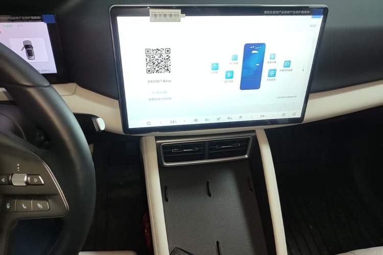 Used BYD Yuan UP 2025 Intelligent Driving Version 401 KM Dynamic Edition Audio And AC Panel