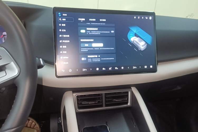 Used BYD Yuan UP 2025 Intelligent Driving Version 401 KM Dynamic Edition Audio And AC Panel